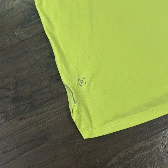 Lululemon Men's Neon Yellow Sleeveless Running Shirt Size M/L - Picture 5 of 7